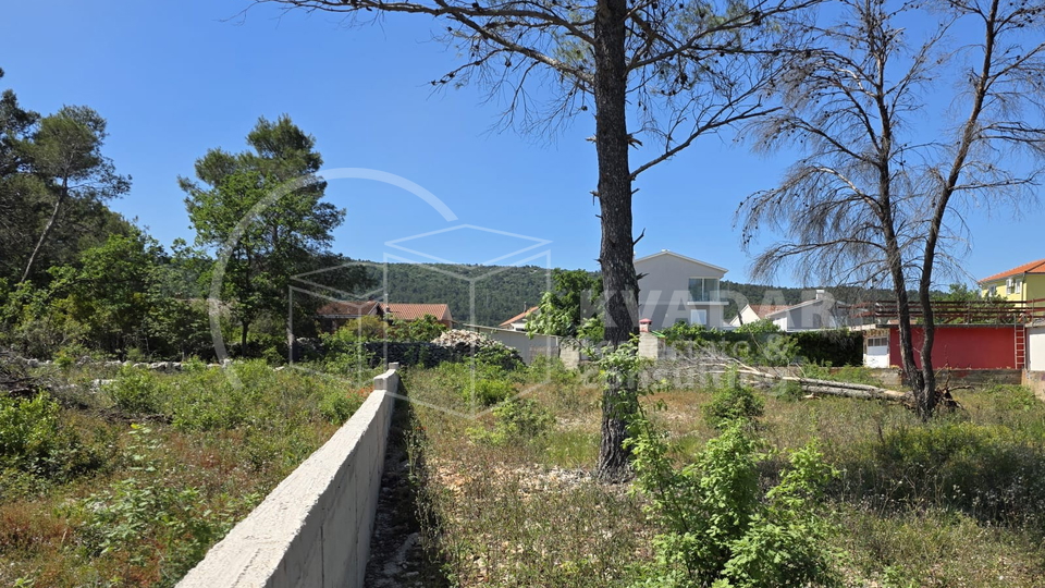 Gra&dstrok;evinski teren s projektom u prvom redu do mora i ure&dstrok;ene pla&zcaron;e - Stubalj&comma; Bilice kod &Scaron;ibenika