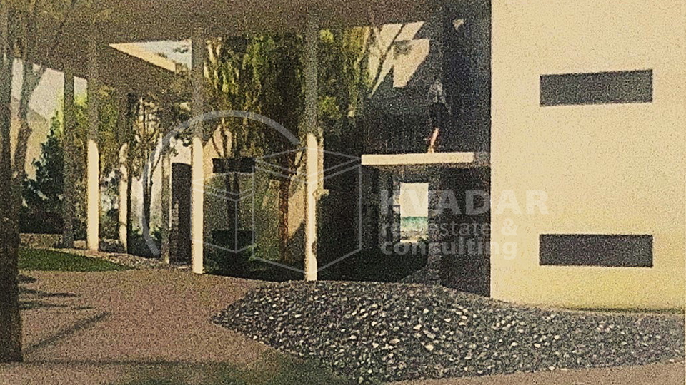 Gra&dstrok;evinski teren s projektom u prvom redu do mora i ure&dstrok;ene pla&zcaron;e - Stubalj&comma; Bilice kod &Scaron;ibenika