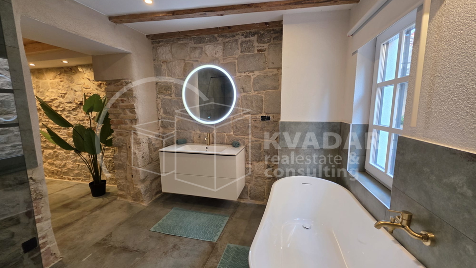Newly renovated stone house in the center of Ka&scaron;tel Stari