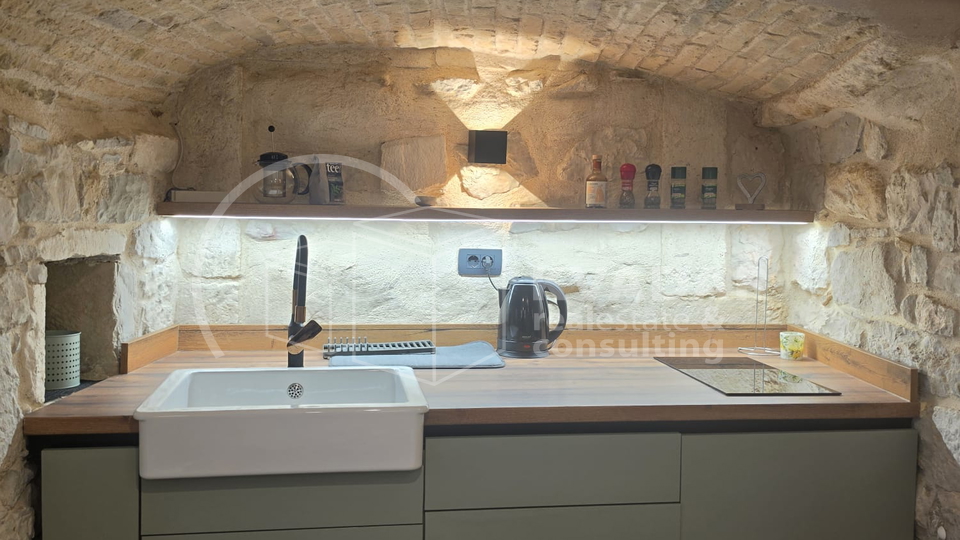 Newly renovated stone house in the center of Ka&scaron;tel Stari