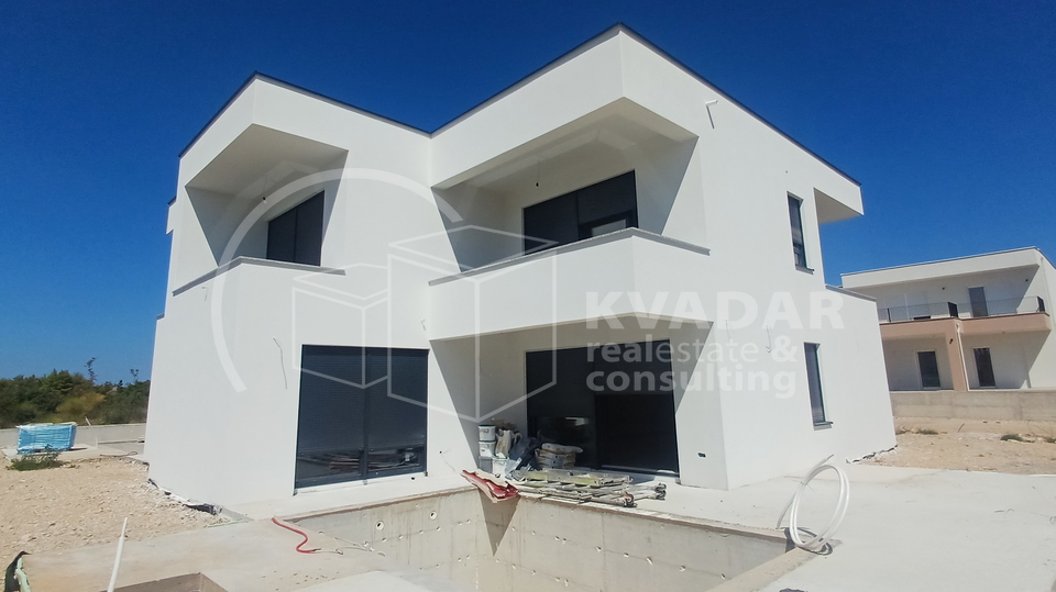 VODICE&sol;Dvojna ku&cacute;a s bazenom&sol;176m2&sol;500 m od mora&excl;