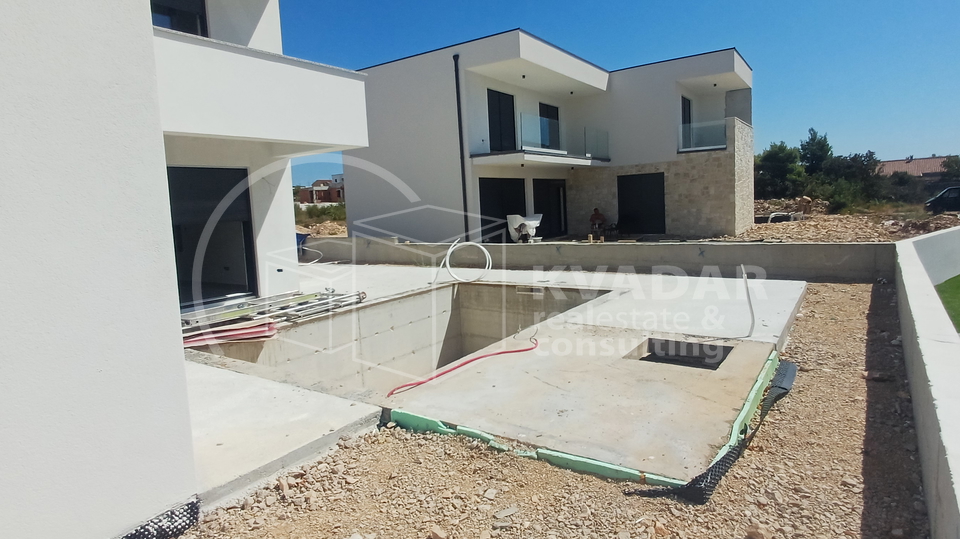 VODICE&sol;Dvojna ku&cacute;a s bazenom&sol;176m2&sol;500 m od mora&excl;