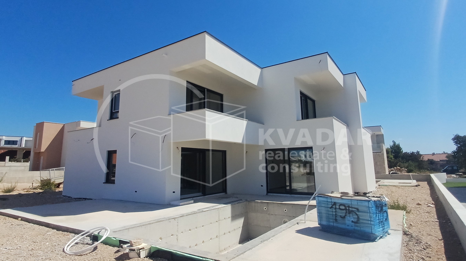 VODICE&sol;Dvojna ku&cacute;a s bazenom&sol;176m2&sol;500 m od mora&excl;