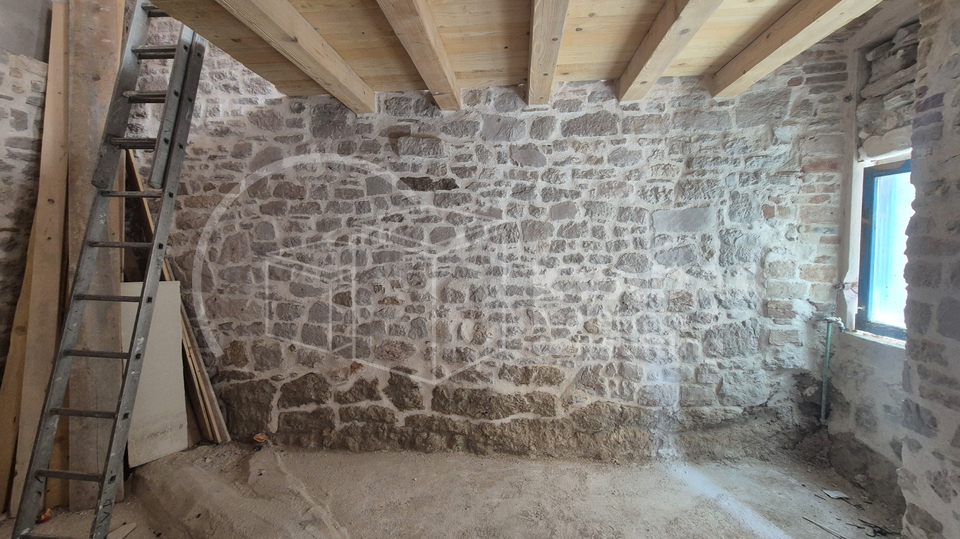 BEZ PROVIZIJE&ast;&ast;&ast;OTOK PRVI&Cacute;&sol;&Scaron;epurine&sol;Obnovljena kamena ku&cacute;a 30 metara od mora&comma; u centru prelijepih &Scaron;epurina&period;&period;&period;