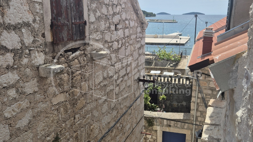 BEZ PROVIZIJE&ast;&ast;&ast;OTOK PRVI&Cacute;&sol;&Scaron;epurine&sol;Obnovljena kamena ku&cacute;a 30 metara od mora&comma; u centru prelijepih &Scaron;epurina&period;&period;&period;