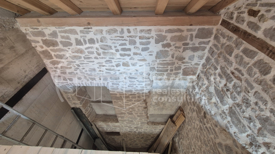 BEZ PROVIZIJE&ast;&ast;&ast;OTOK PRVI&Cacute;&sol;&Scaron;epurine&sol;Obnovljena kamena ku&cacute;a 30 metara od mora&comma; u centru prelijepih &Scaron;epurina&period;&period;&period;