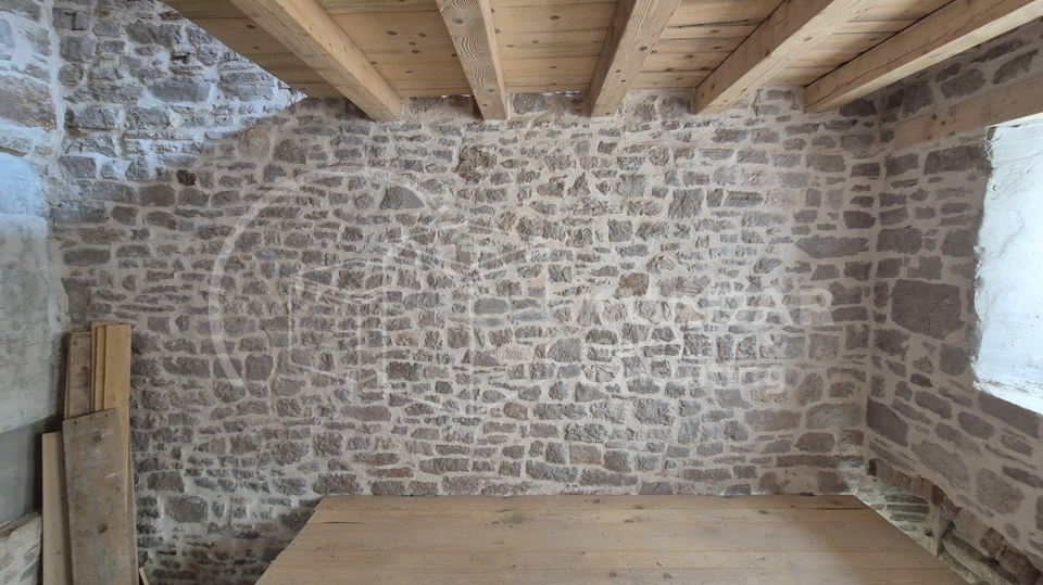 BEZ PROVIZIJE&ast;&ast;&ast;OTOK PRVI&Cacute;&sol;&Scaron;epurine&sol;Obnovljena kamena ku&cacute;a 30 metara od mora&comma; u centru prelijepih &Scaron;epurina&period;&period;&period;