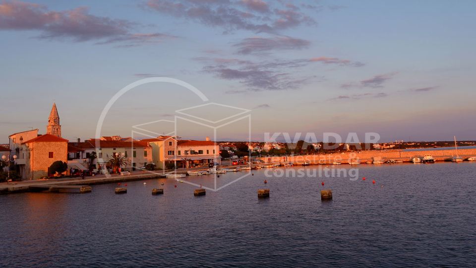 TURANJ / KUĆA ZA OBNOVU  ILI GRADNJU NOVE / VRHUNSKA LOKACIJA!