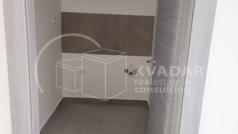 RIJEKA/RASTOČINE  poslovni prostor 2. kat 419,80 m2,