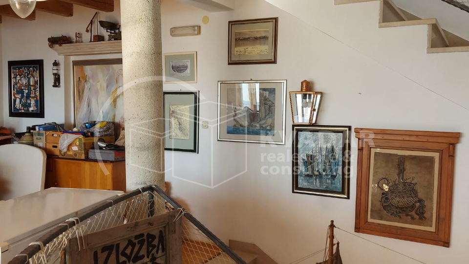 SILBA - kuća za prodaju na samoj obali s poslovnim prostorom - restoran!