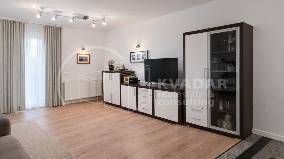 EKSKLUZIVNO &sol; PREKRASNA OBITELJSKA KU&Cacute;A S DVORI&Scaron;TEM &sol; KRALJEVE&Ccaron;KI NOVAKI