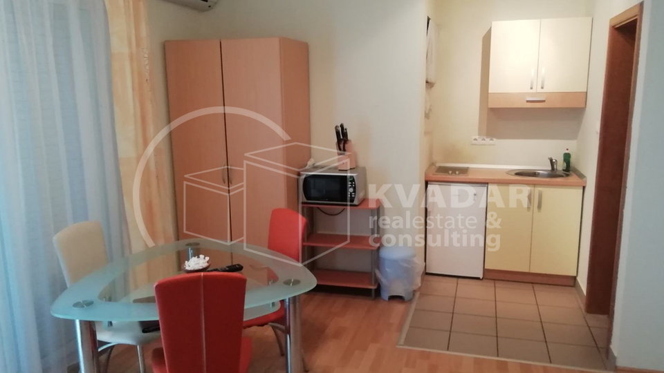APARTMANSKA KU&Cacute;A - ODLI&Ccaron;NA PRILIKA &excl;&excl;&excl; - 10 STANOVA - SVETI FILIP I JAKOV &lpar;700 m od mora&rpar;