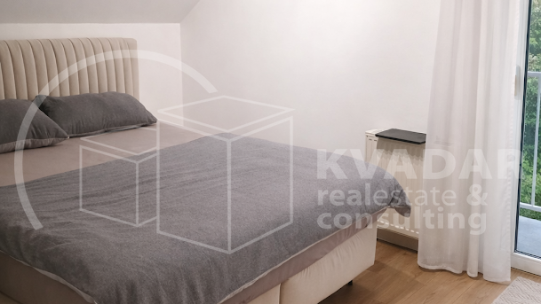 EKSKLUZIVNO &sol; PREKRASNA OBITELJSKA KU&Cacute;A S DVORI&Scaron;TEM &sol; KRALJEVE&Ccaron;KI NOVAKI