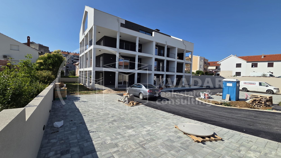 Bili Brig&sol; novogradnja&sol;stan prizemlje sa vrtom&plus;terasa&plus;spremi&scaron;te&plus;2parkirna mjesta&sol;&comma; PRODAJA&comma; NOVOGRADNJA ZADAR&comma; BILI BRIG