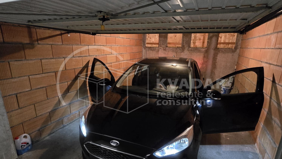 Garaža 16 m²  s priključkom struje, pogodna i za skladište