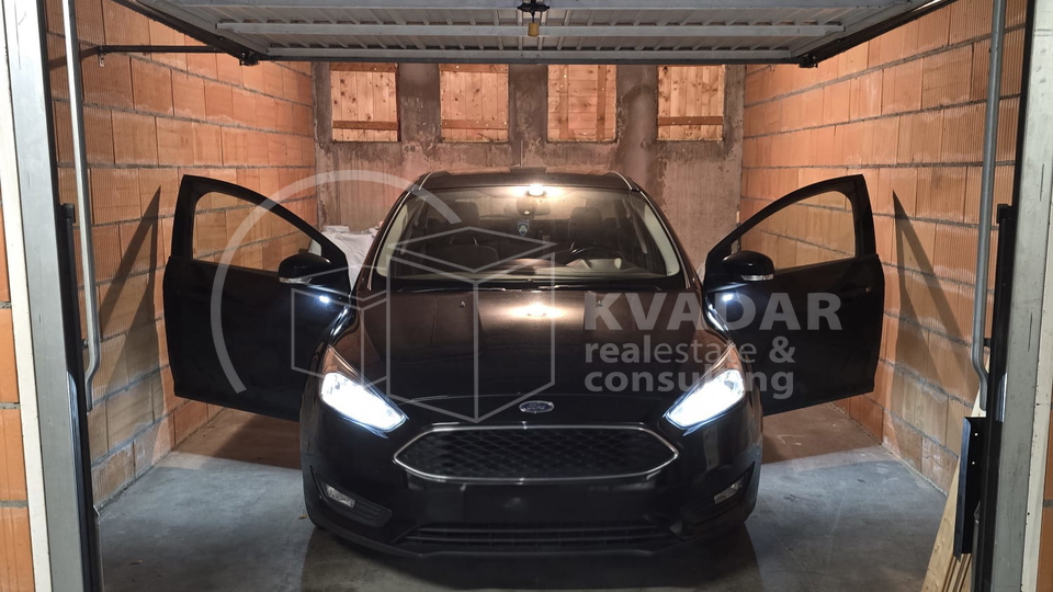 Garaža 16 m²  s priključkom struje, pogodna i za skladište