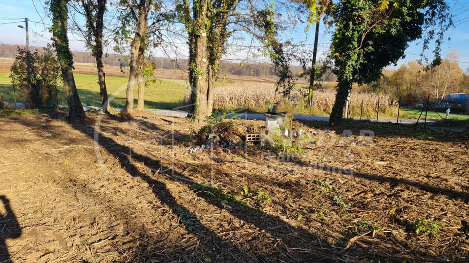 Građevinsko zemljište sa bunarom