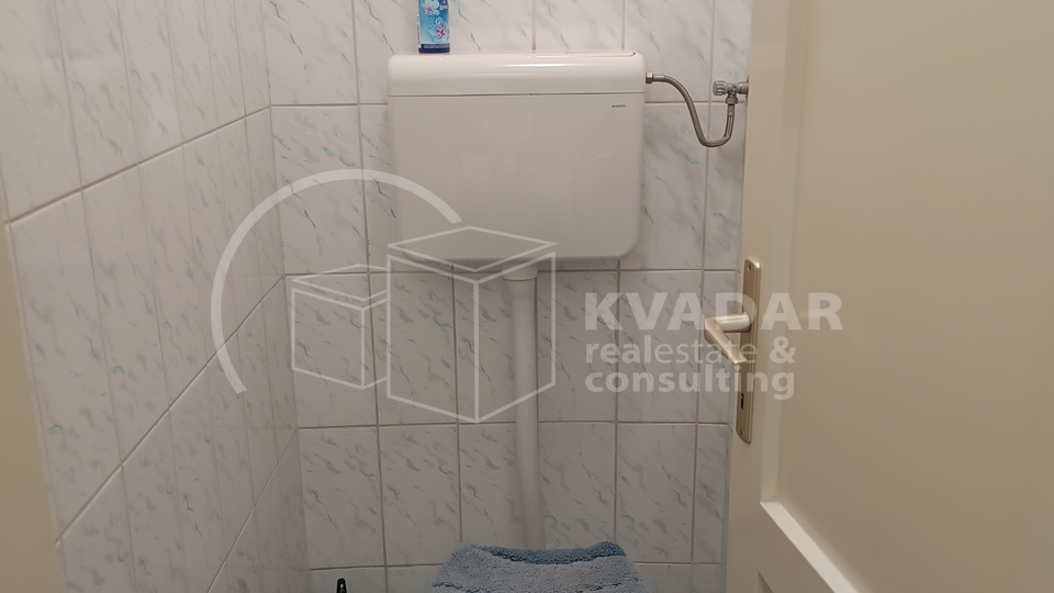 Konforan dvoiposoban stan u centru &Scaron;ibenika