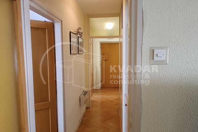 Konforan dvoiposoban stan u centru Šibenika