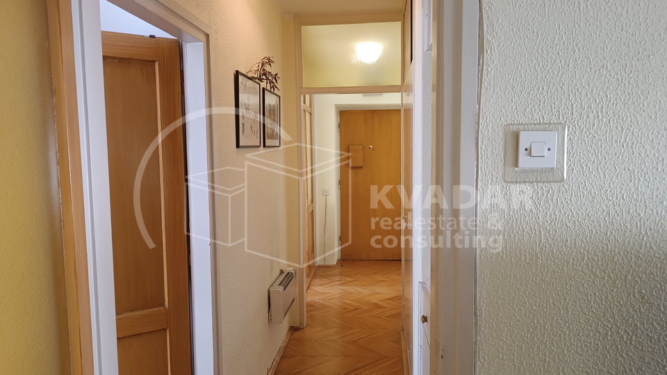 Konforan dvoiposoban stan u centru &Scaron;ibenika