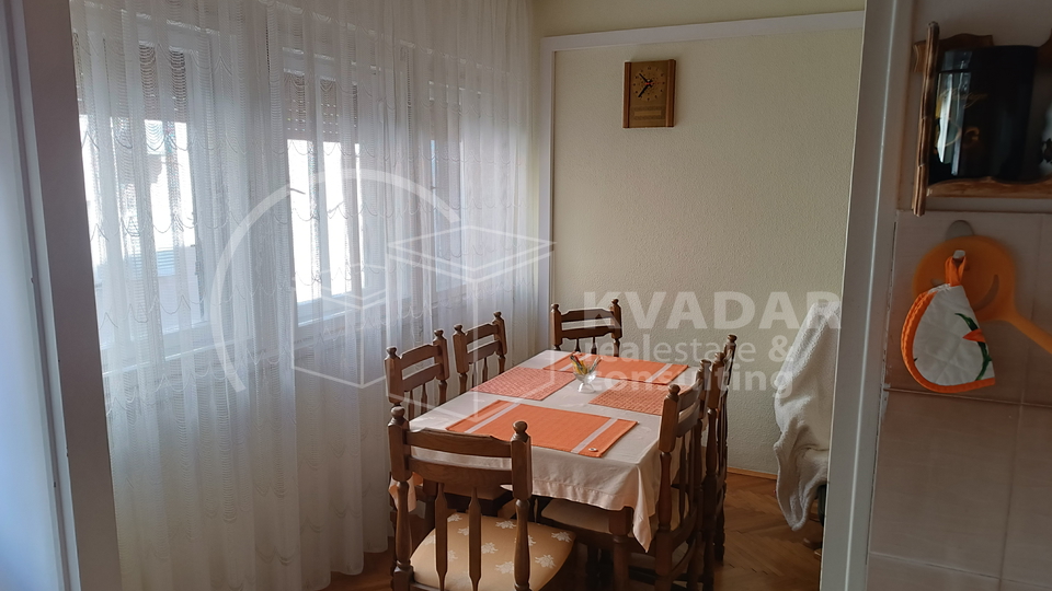 Konforan dvoiposoban stan u centru &Scaron;ibenika