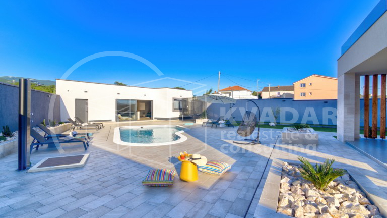 House, 200 m2, For Sale, Novi Vinodolski