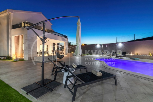 House, 200 m2, For Sale, Novi Vinodolski