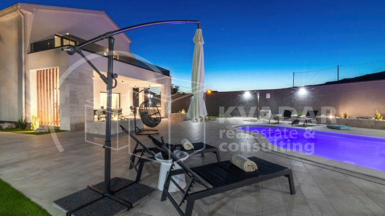 House, 200 m2, For Sale, Novi Vinodolski