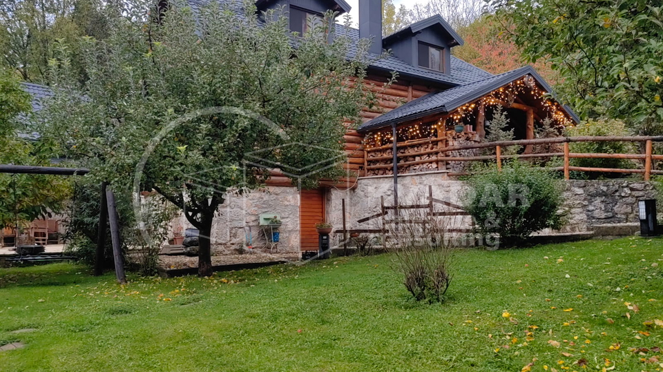 Luksuzno imanje sa dvije kuće i golf terenom, u srcu Like, Gračac