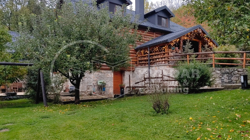 Luksuzno imanje sa dvije kuće i golf terenom, u srcu Like, Gračac