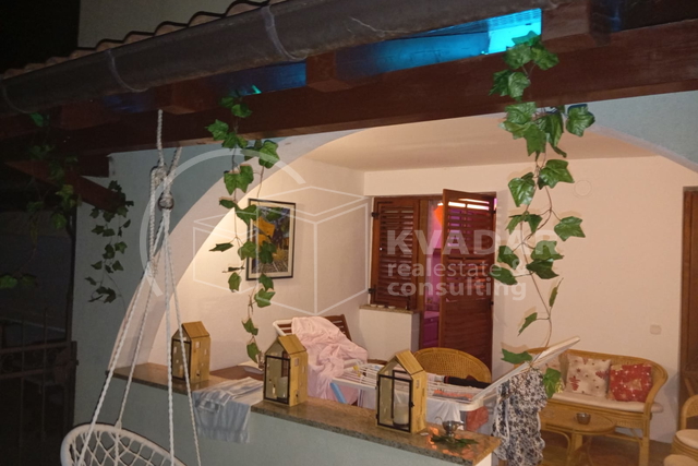 BEZ PROVIZIJE ZA KUPCA!!Kremenići, Malinska/Moderan stan 71,40m2 s okućnicom