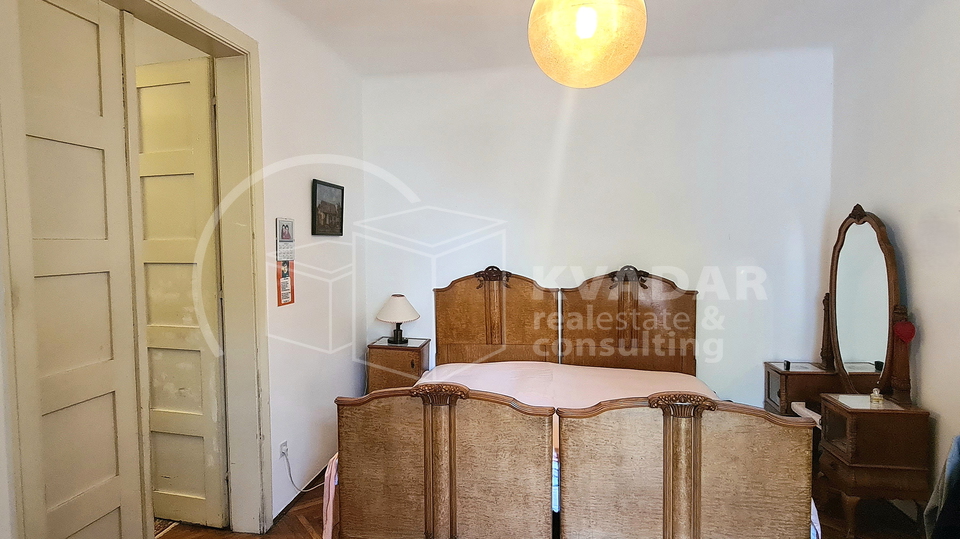 Prostran trosoban stan s balkonom