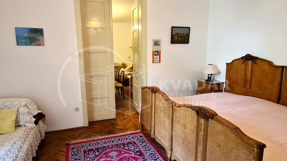 Prostran trosoban stan s balkonom