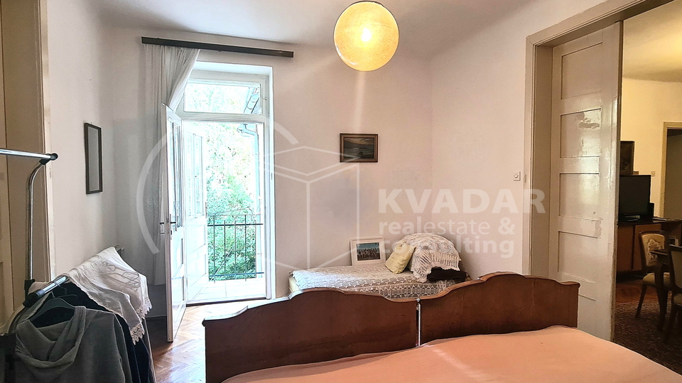 Prostran trosoban stan s balkonom