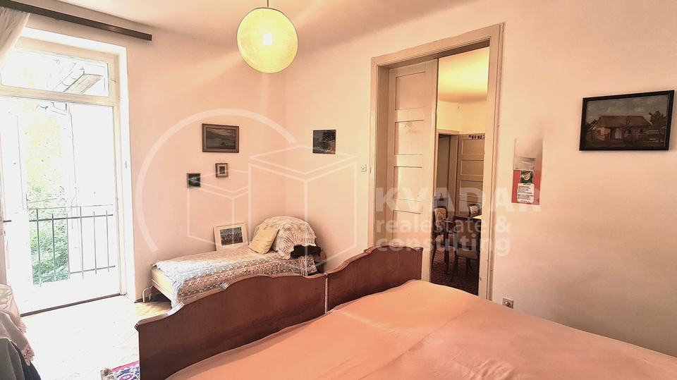 Prostran trosoban stan s balkonom