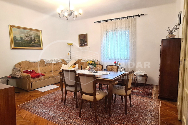 Prostran trosoban stan s balkonom