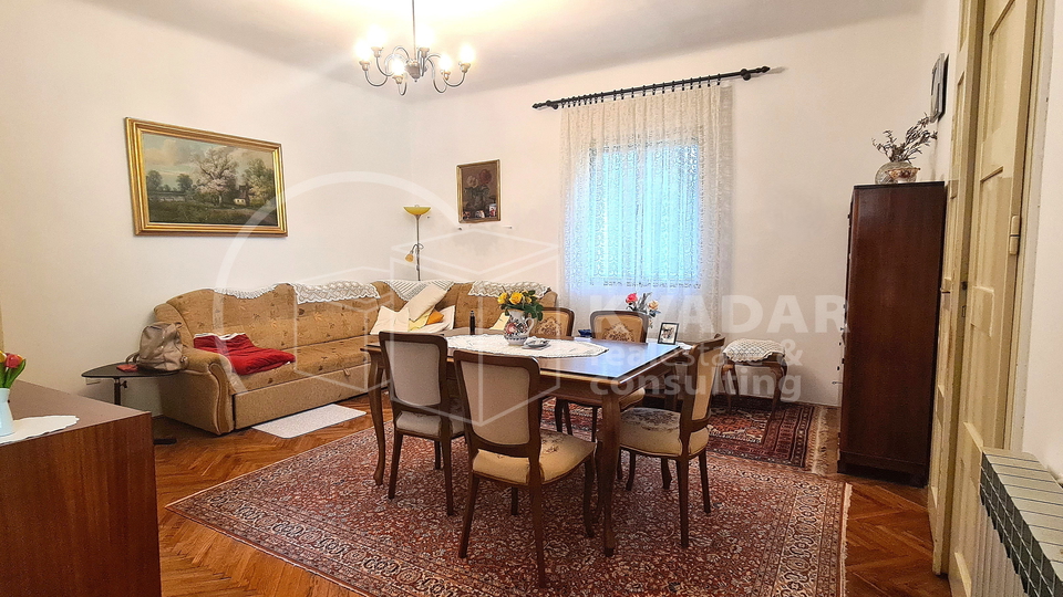 Prostran trosoban stan s balkonom