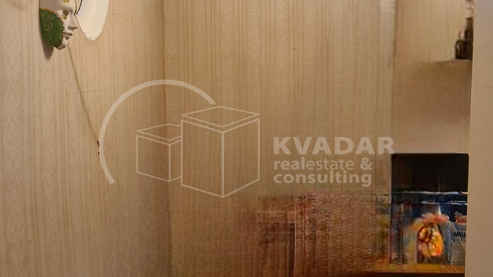 Prostran trosoban stan s balkonom