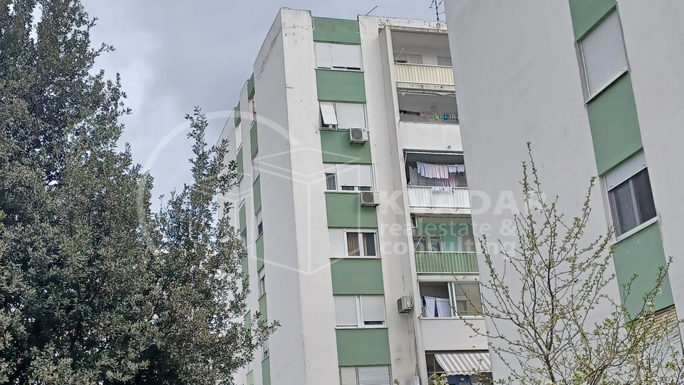 Split - Ravne njive - 2S stan 55m2 sa balkonom - visoko prizemlje