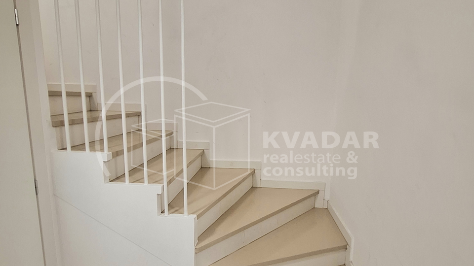 PRODAJA &sol; DUGO SELO &sol; 4-SOBAN STAN 104&period;12 m2 &plus;PM NOVOGRADNJA