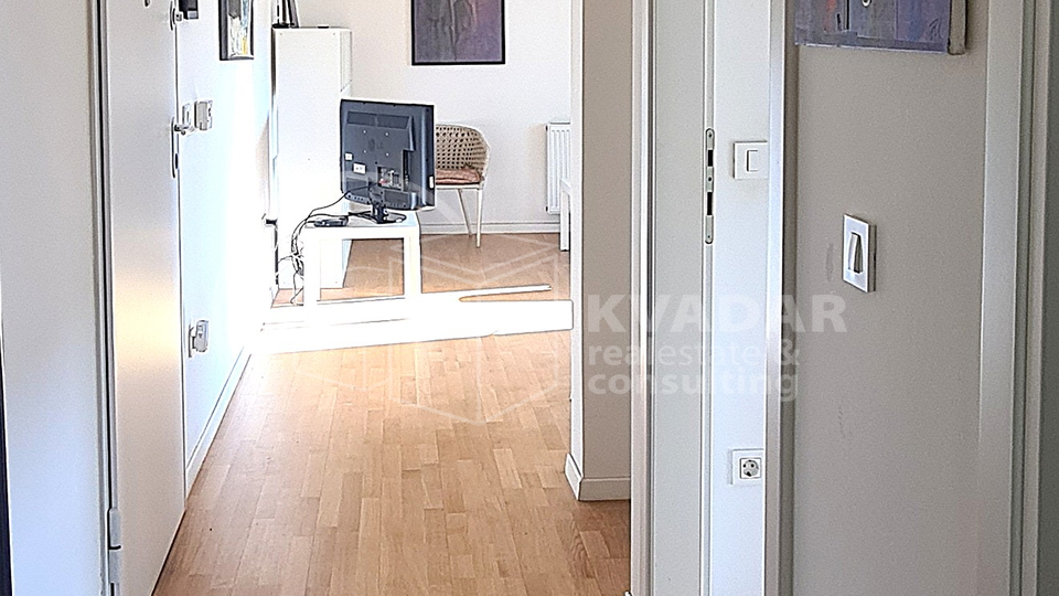 3-soban stan s uklju&ccaron;enim re&zcaron;ijama i parkirnim mjestom u cijeni najma