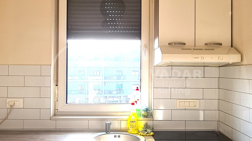 3-soban stan s uklju&ccaron;enim re&zcaron;ijama i parkirnim mjestom u cijeni najma