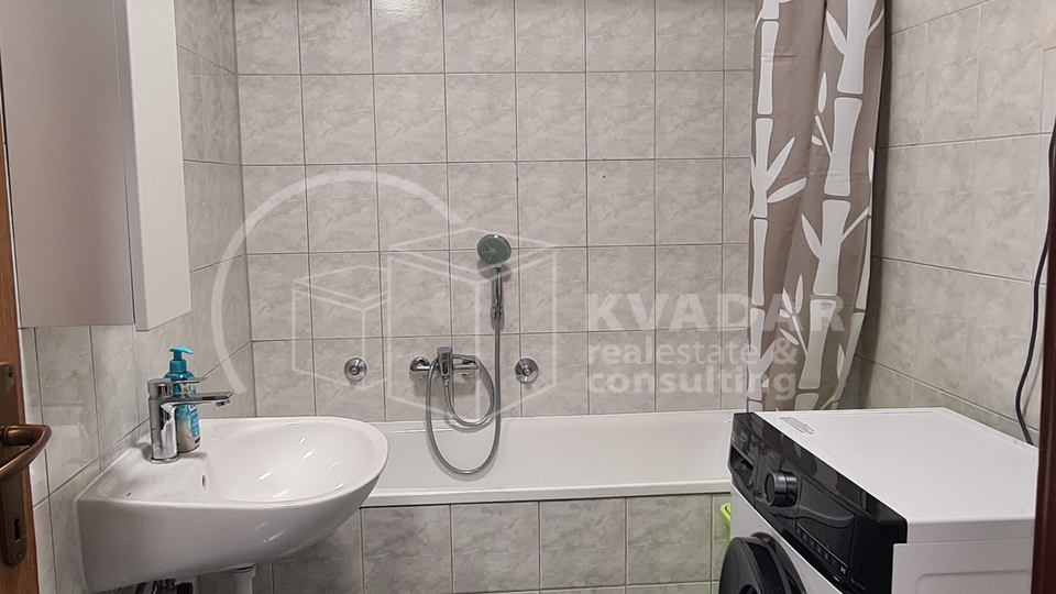 Garsonijera&comma; visoko prizemlje&comma; male re&zcaron;ije