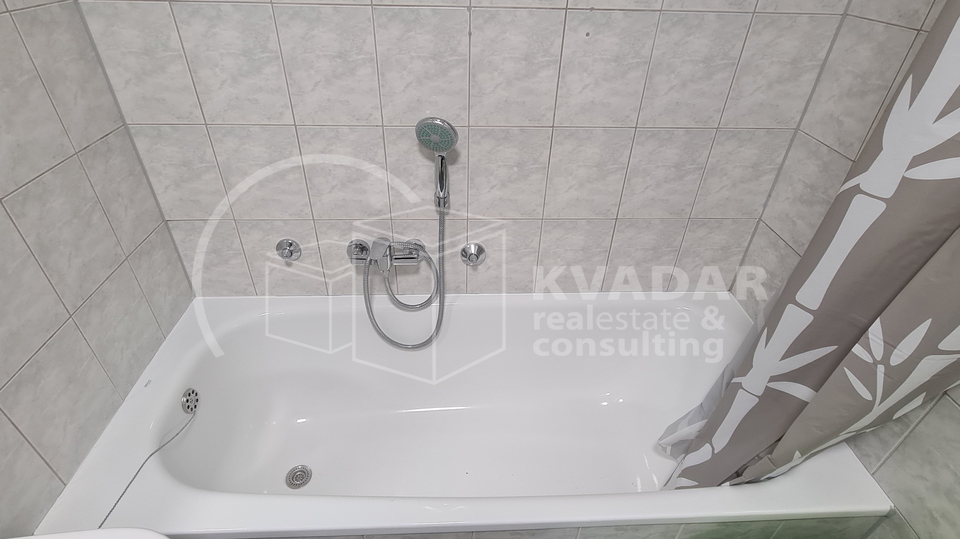 Garsonijera&comma; visoko prizemlje&comma; male re&zcaron;ije