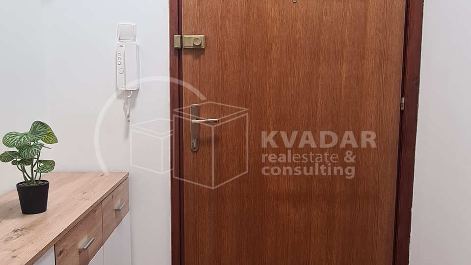 Garsonijera&comma; visoko prizemlje&comma; male re&zcaron;ije