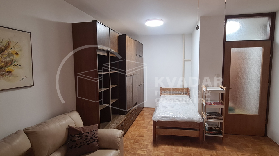 Garsonijera&comma; visoko prizemlje&comma; male re&zcaron;ije