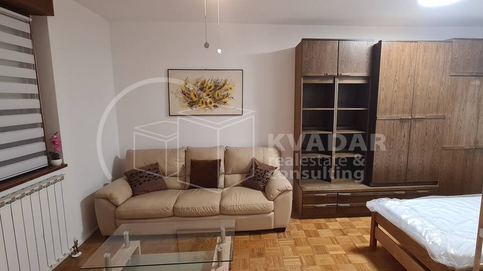 Garsonijera&comma; visoko prizemlje&comma; male re&zcaron;ije