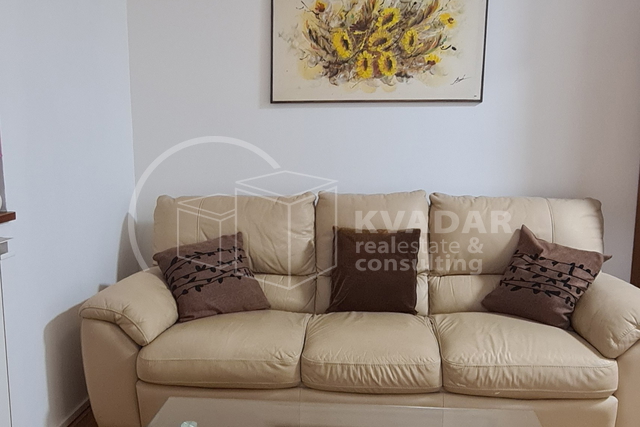 Garsonijera, visoko prizemlje, male režije