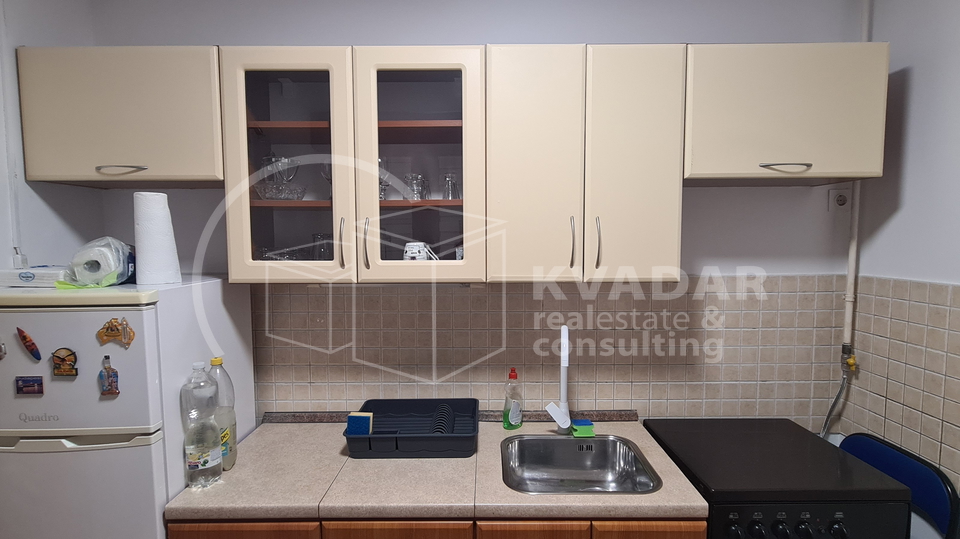 Garsonijera&comma; visoko prizemlje&comma; male re&zcaron;ije