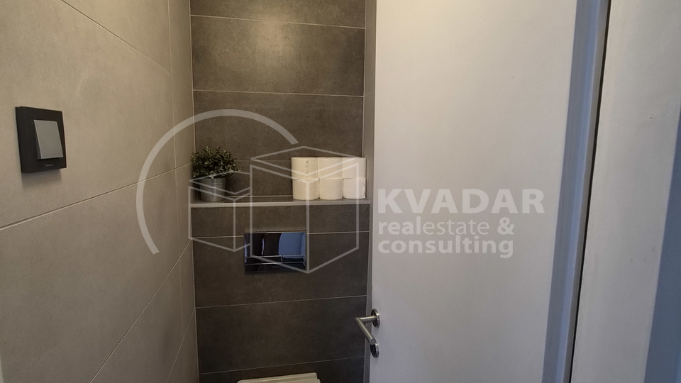 Zagreb&comma; Vojnovi&cacute;eva ulica&comma; najam prekrasnog trosobnog stana&lpar;66&comma;31 m2&rpar; na tre&cacute;em katu s lifom